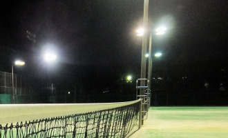 ナイター設備完備